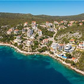 6 Bedroom Waterfront Villa with Pool in Uvala Ljubljeva near Trogir, Sleeps 12-13